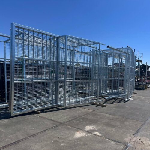 Voetbaldoel met basketbal combi 8 De voorraad. OP is Op. Voetbaldoel basketbal combinatie VBC160 met doelen van 3x2m. Een buitenkans viir u.